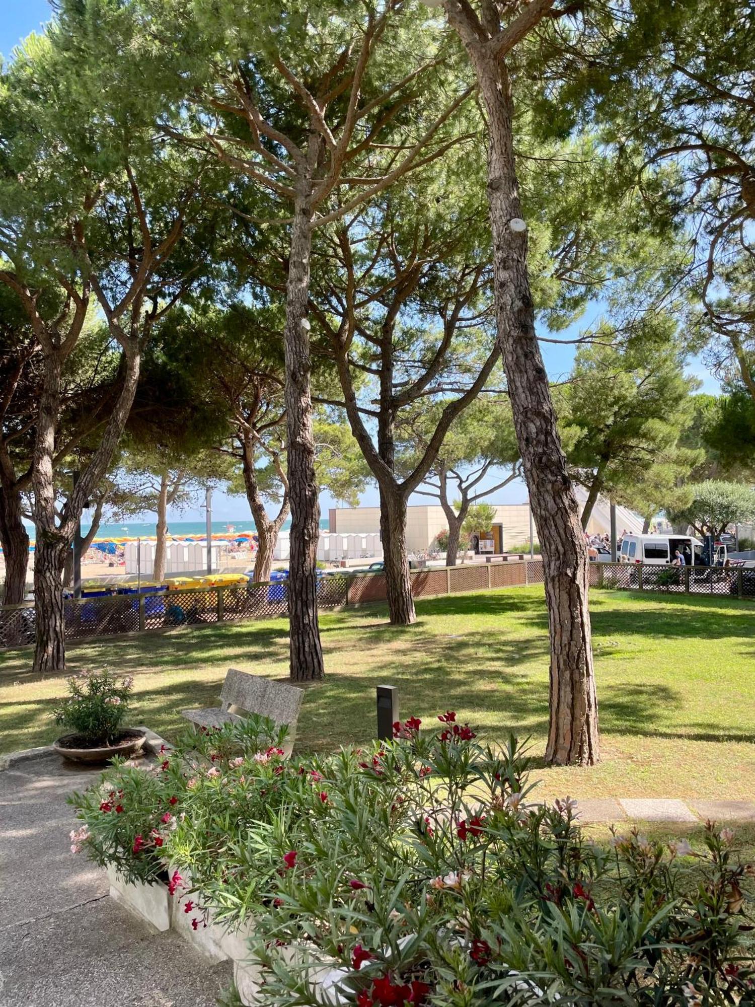 Blu Residence 2 Lignano Sabbiadoro Kültér fotó